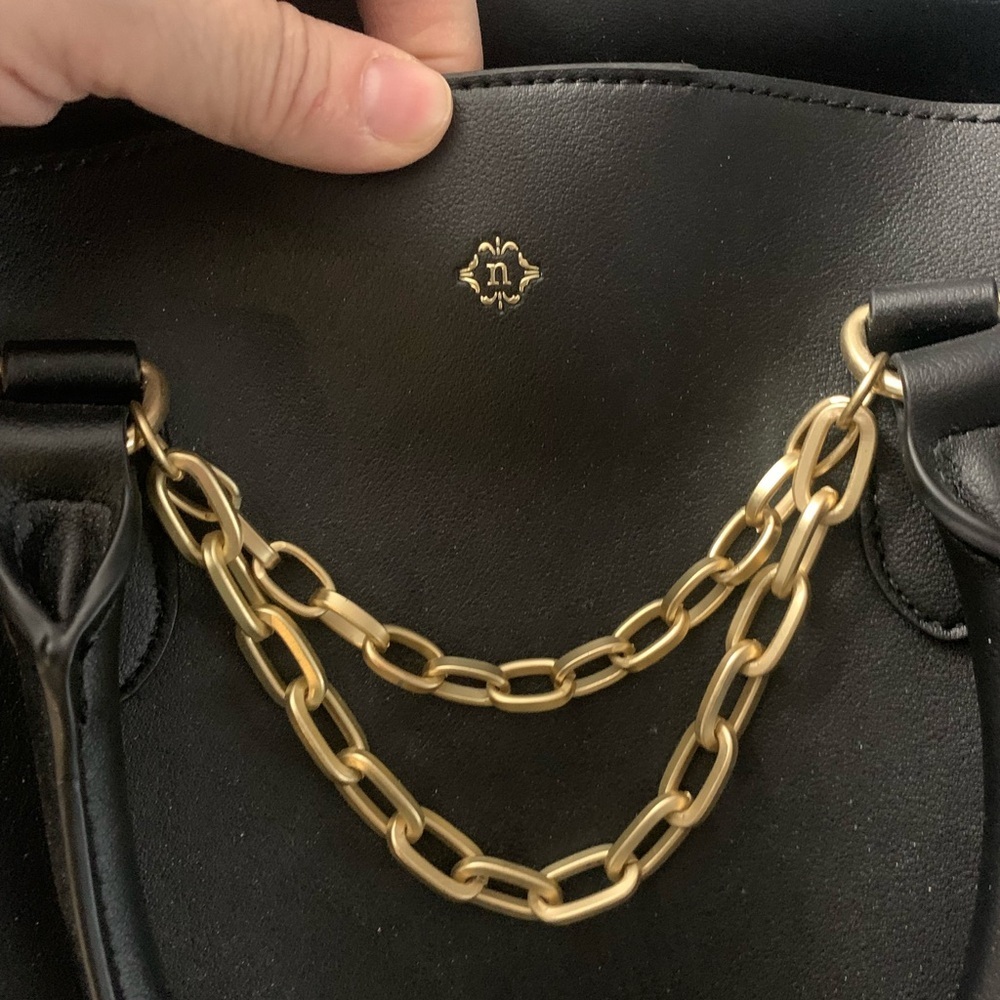 Chic Black Shoulder Bag with Gold Chain - Picture 3 of 6